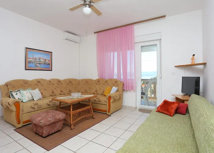 With Parking Space Duce, - 20858 * أوميس