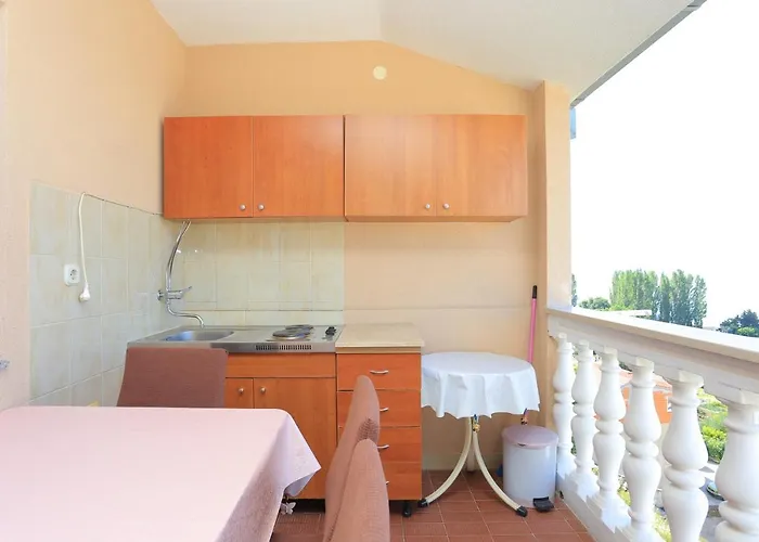 With Parking Space Duce, - 20858 * أوميس