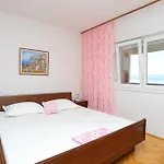 With Parking Space Duce, - 20858 Apartman