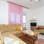 With Parking Space Duce, - 20858 * Omis