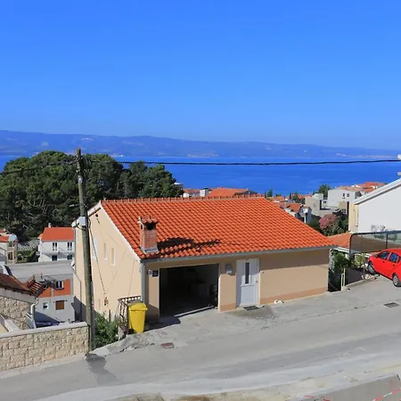 With Parking Space Duce, - 20858 Apartman