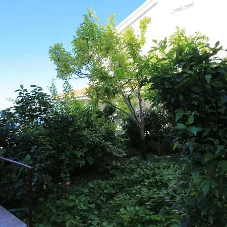 With Parking Space Duce, - 20858 Appartement *