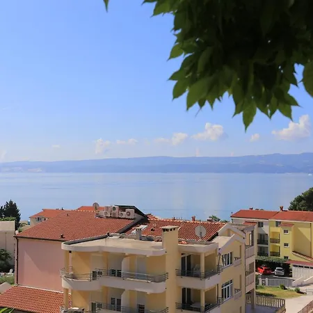 With Parking Space Duce, - 20858 Omis