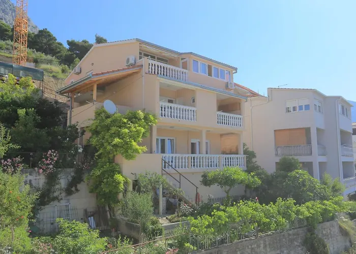 With Parking Space Duce, - 20858 Appartement